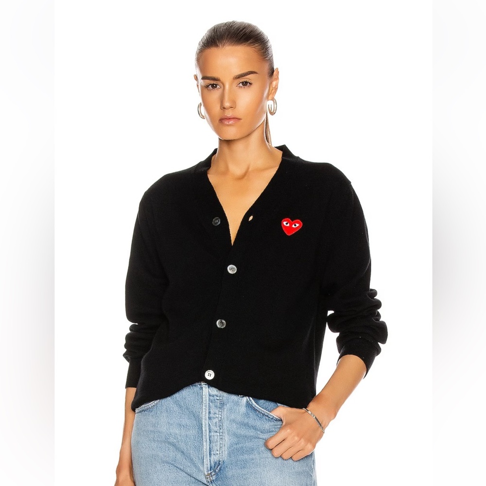 COMME DES GARCONS PLAY
Wool Red Heart Emblem Cardigan